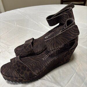 Pedro Garcia leopard fidelia, size 38 1/2, new in box